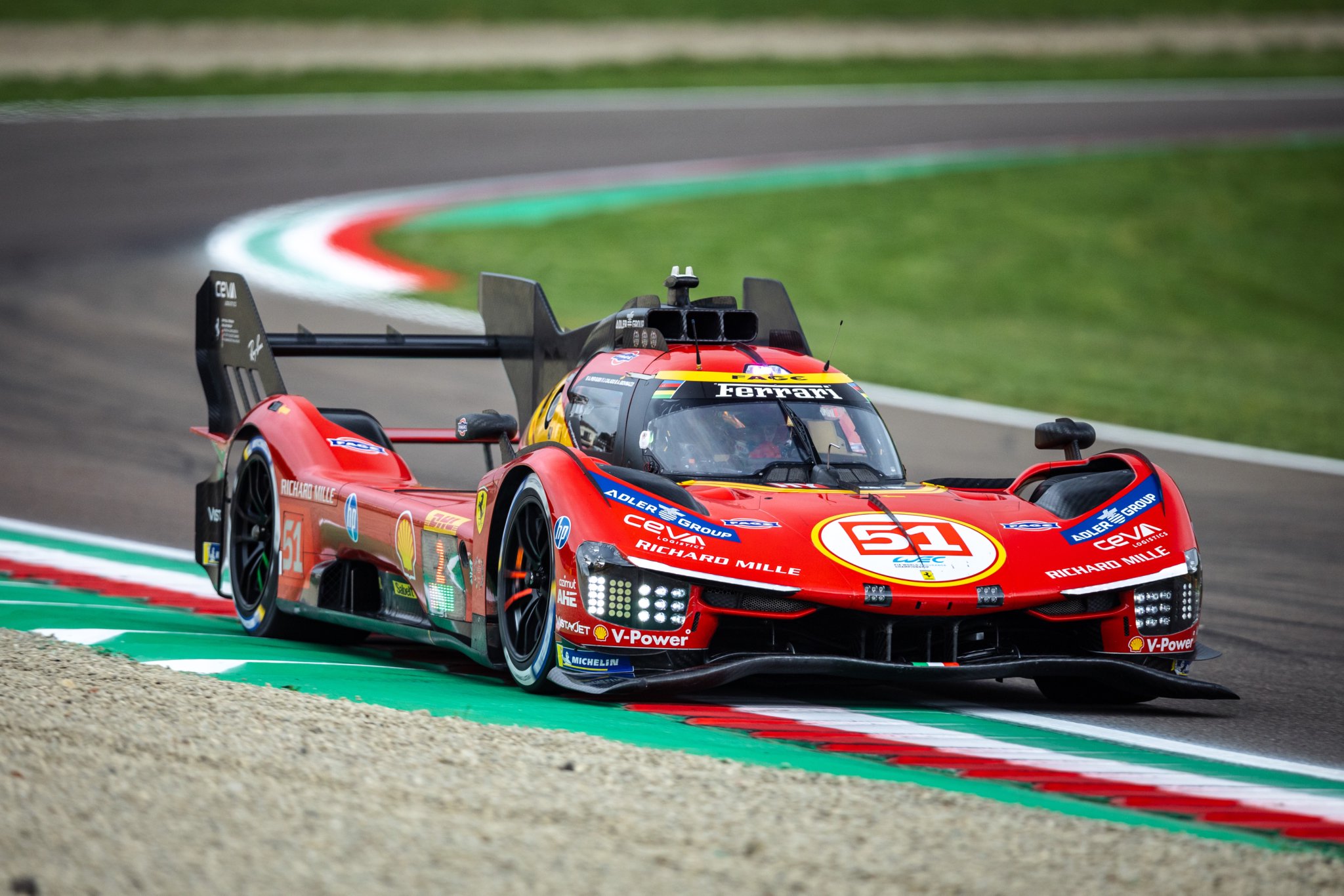 FERRARI, IMOLA 6 SAAT YARIŞI ÖNCESI POLE POZISYONUNDA!